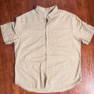 Old Navy Beige Short-Sleeve Button-Down with Black Dot Print
